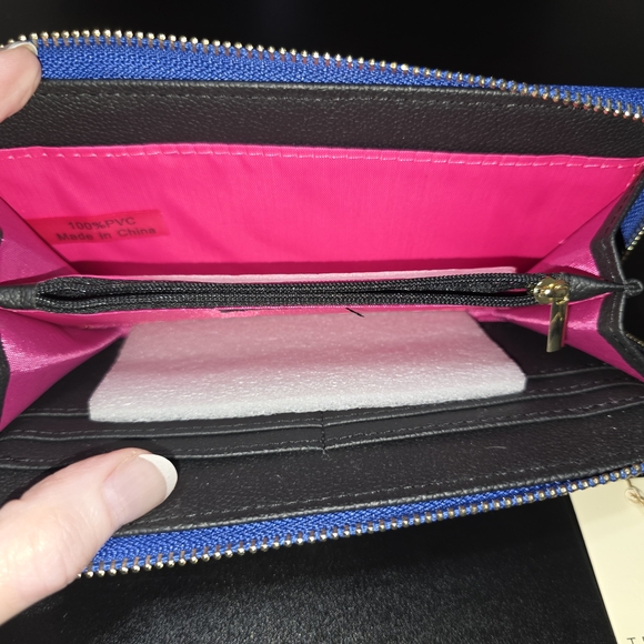 Trina Turk Blue and White Geometric Wallet. NWT - Picture 4 of 5